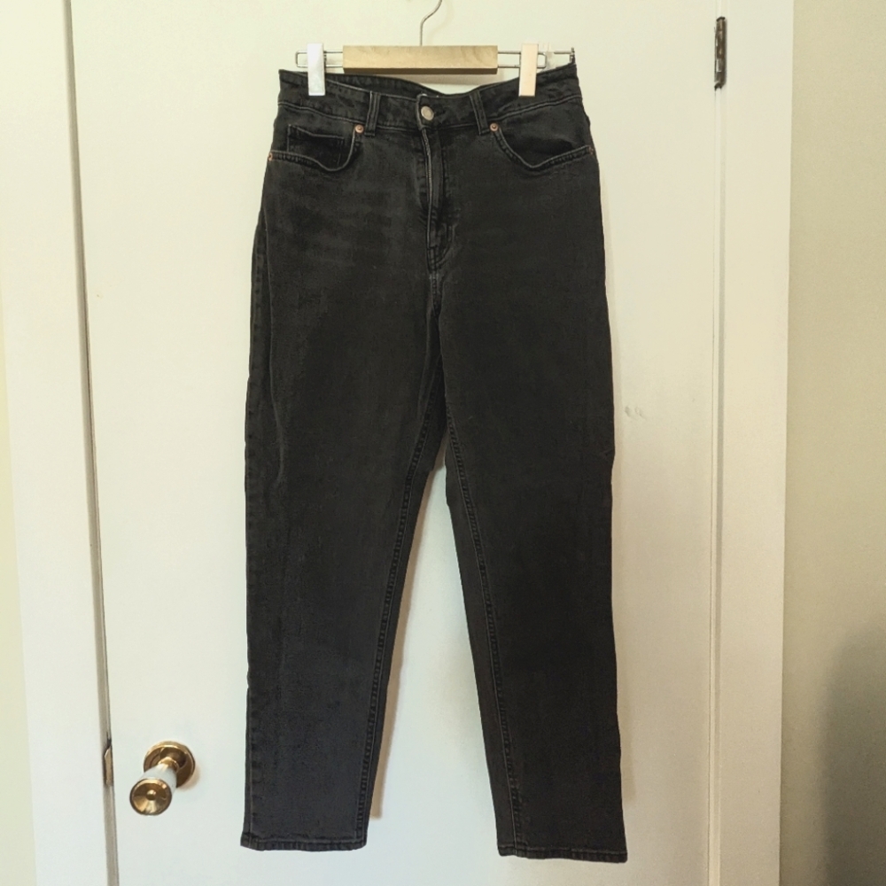 Slim straight high-waisted jeans. H&M. Size 8